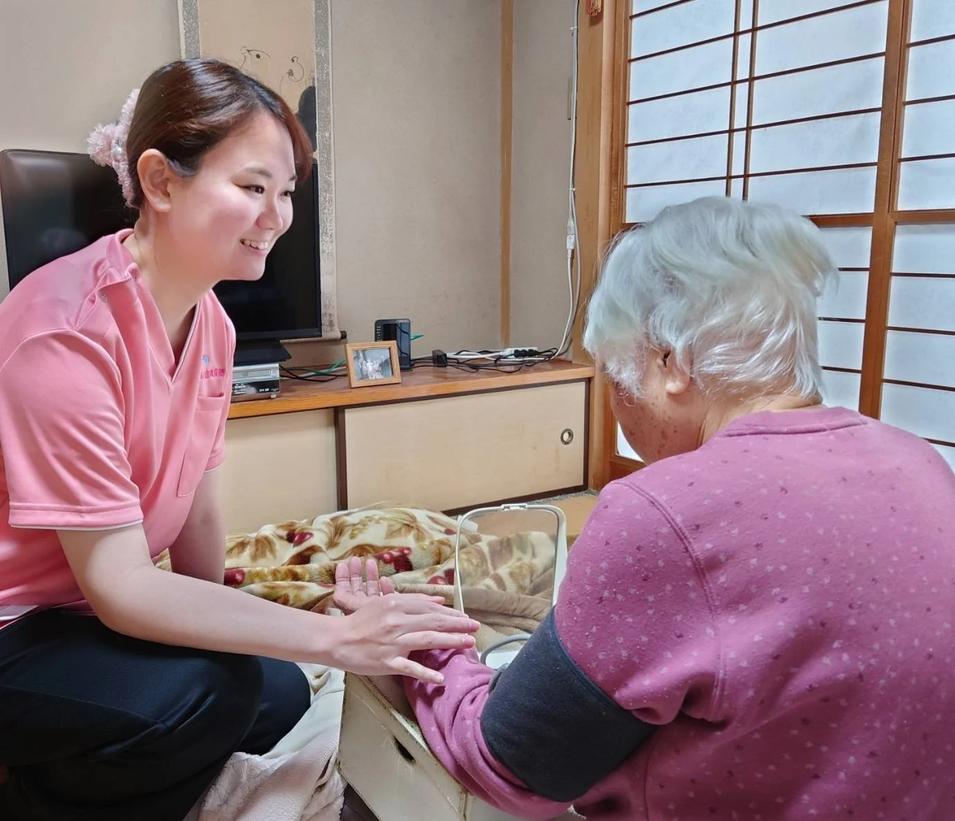 訪問中のスタッフ