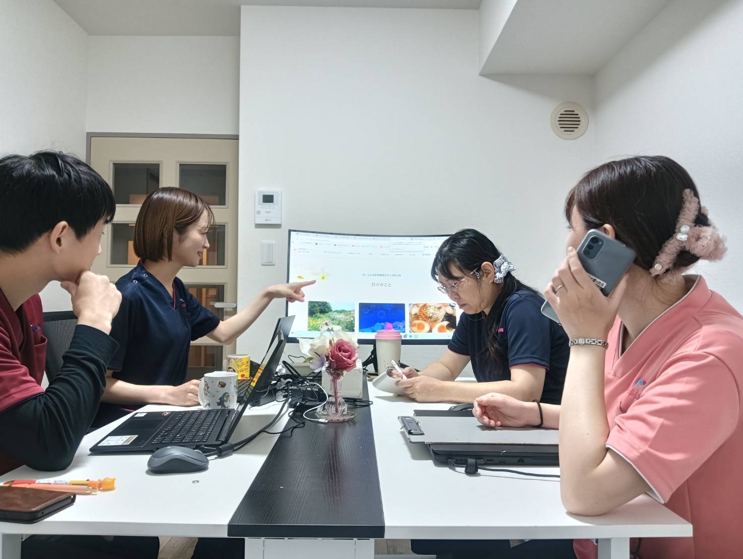 元気に出勤するスタッフ